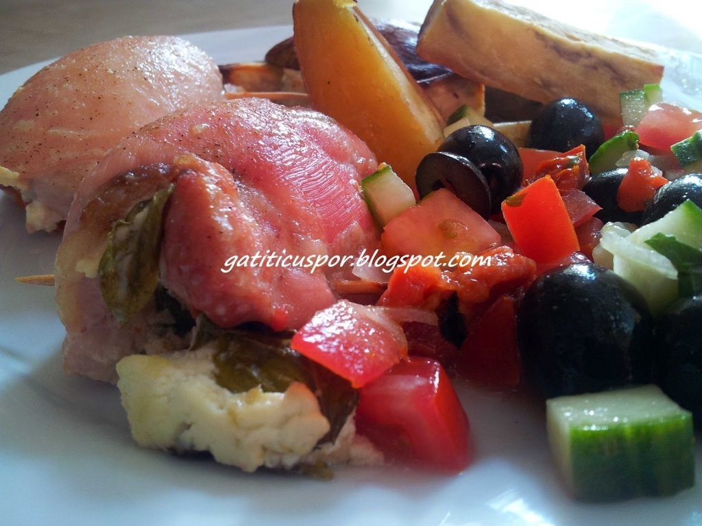 Rulouri de pui cu branza de capra si wedges din cartoi dulci