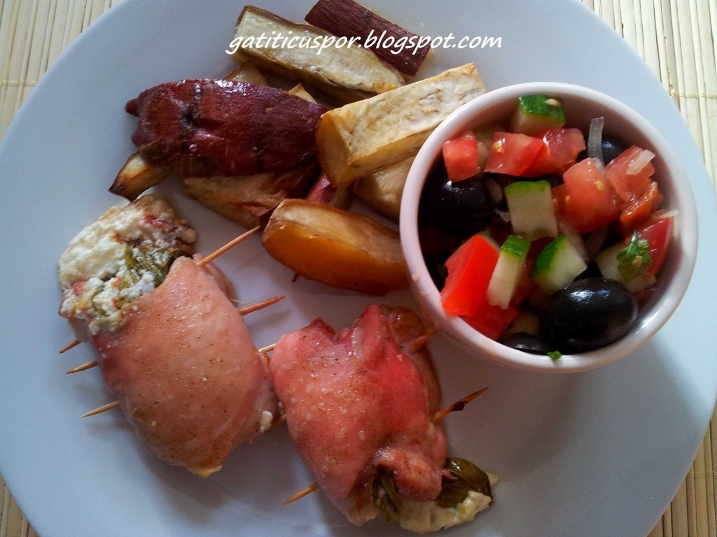 Rulouri de pui cu branza de capra si wedges din cartoi dulci