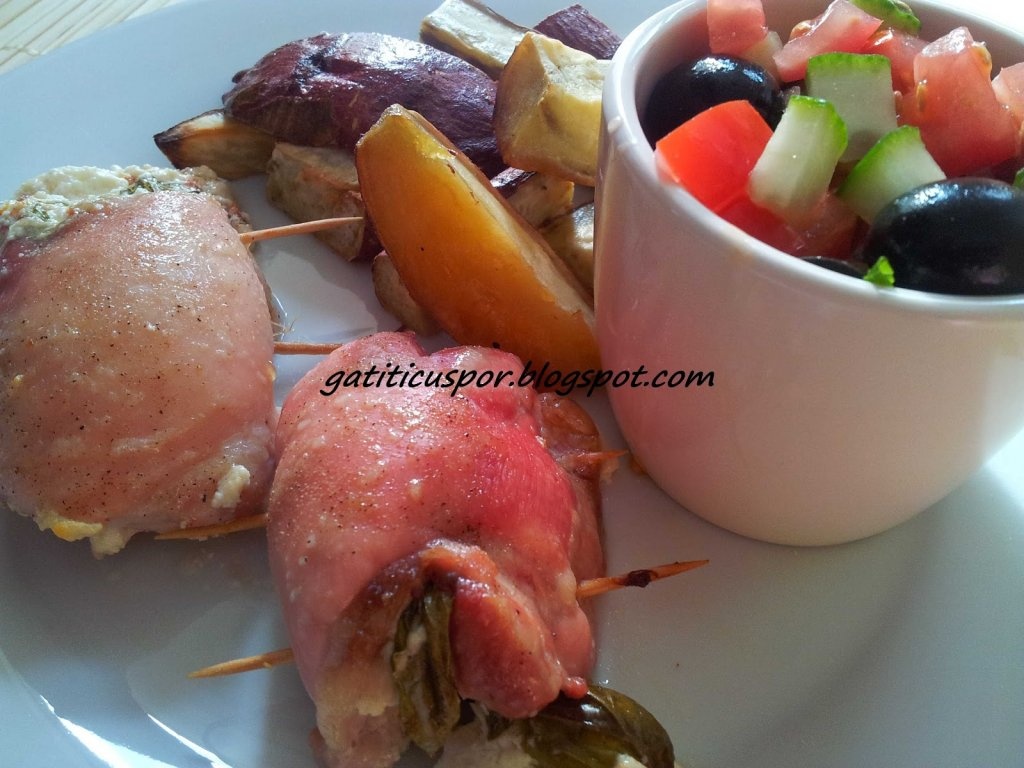 Rulouri de pui cu branza de capra si wedges din cartoi dulci