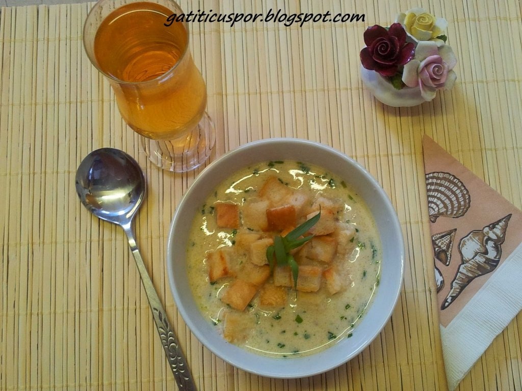 Supa de pui cu tarhon si crutoane