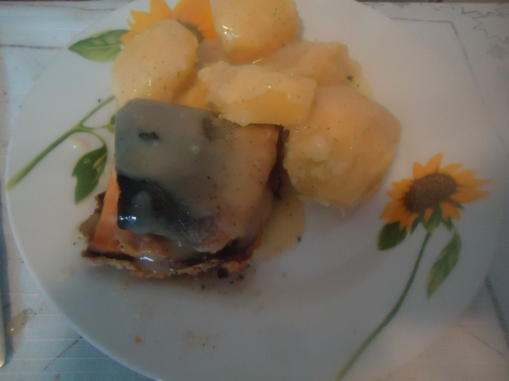 Somon la tigaie cu sos de susan