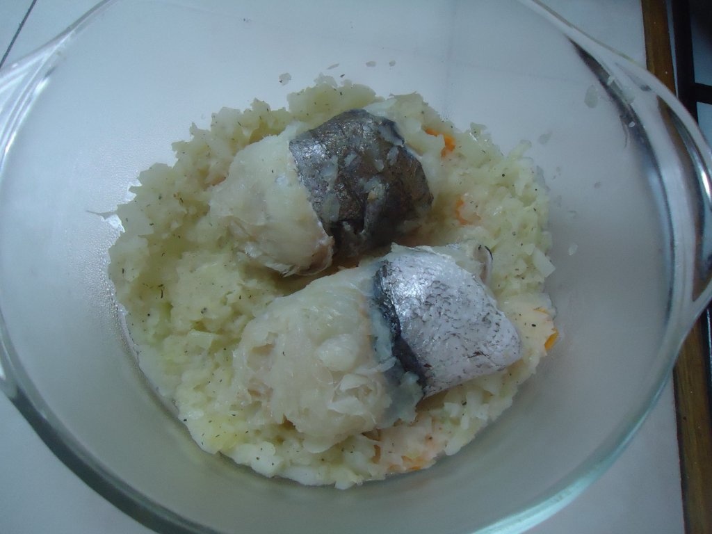 Rulou din merlucius la cuptor