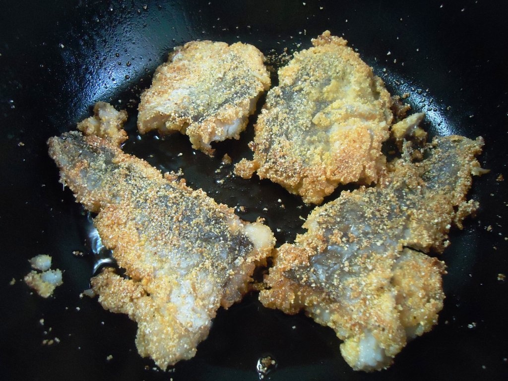 Merlucius in crusta de malai