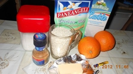 Orez cu lapte cu topping de portocale