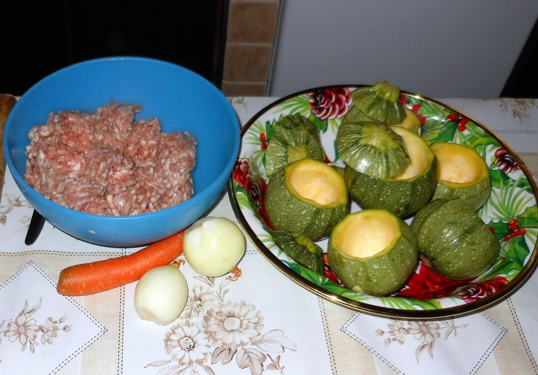 Dovlecei rotunzi umpluti cu carne