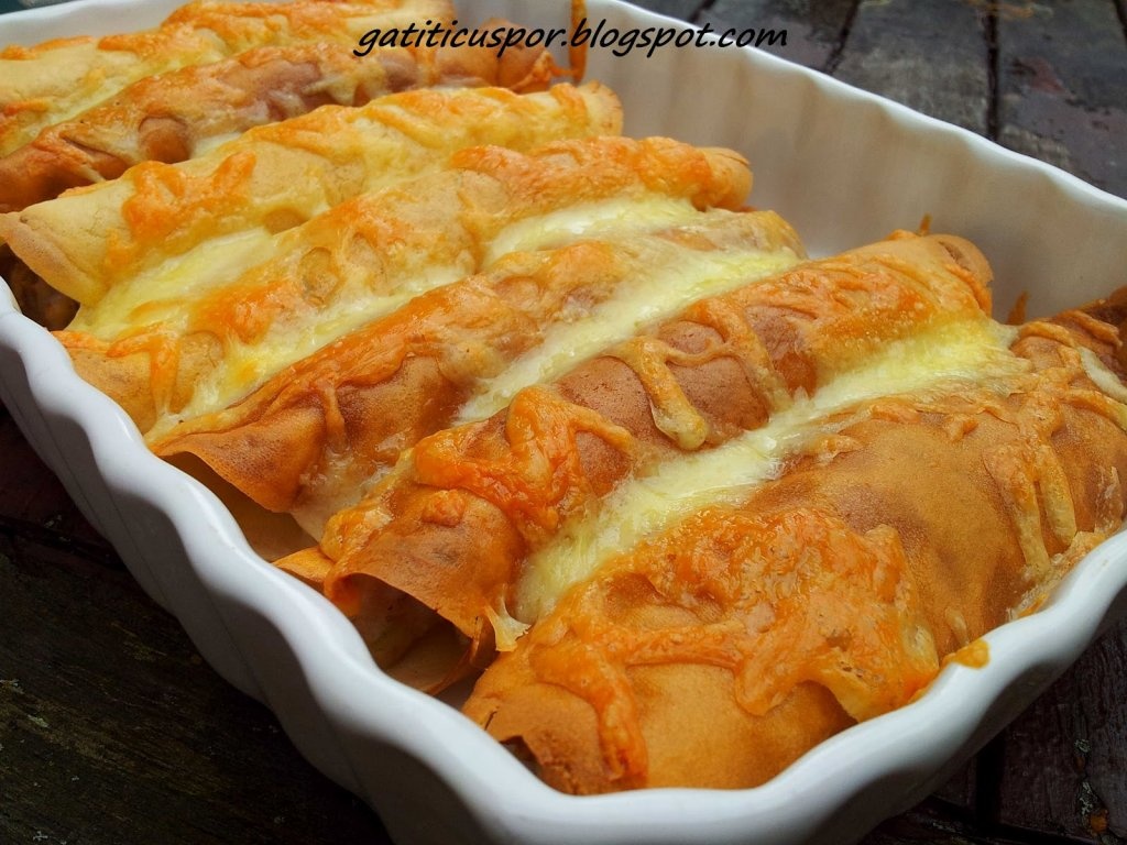 Clatite cu pui si ciuperci in sos bechamel