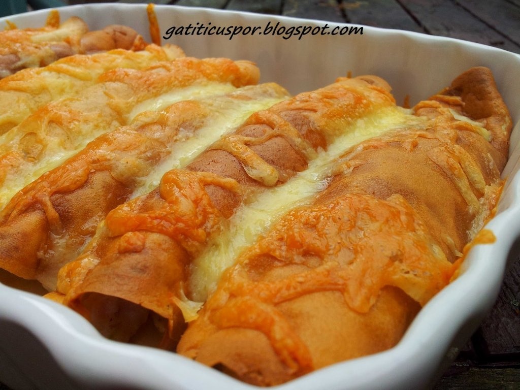 Clatite cu pui si ciuperci in sos bechamel