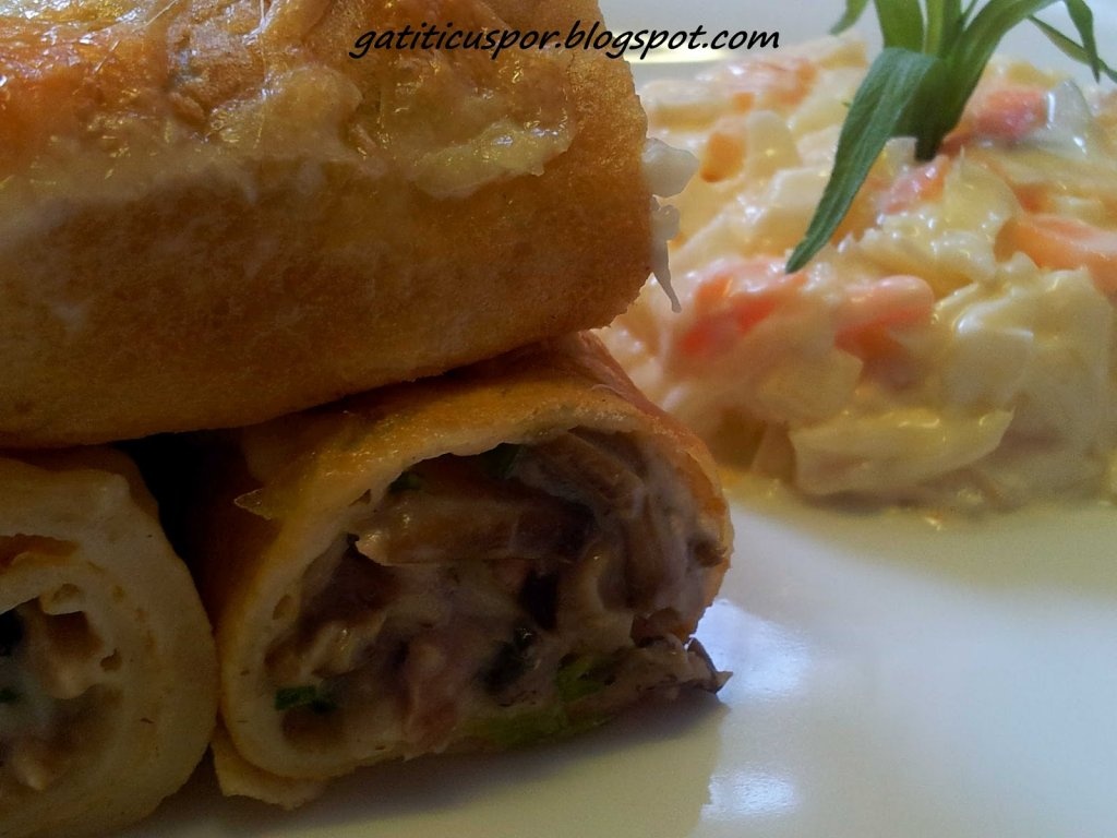 Clatite cu pui si ciuperci in sos bechamel