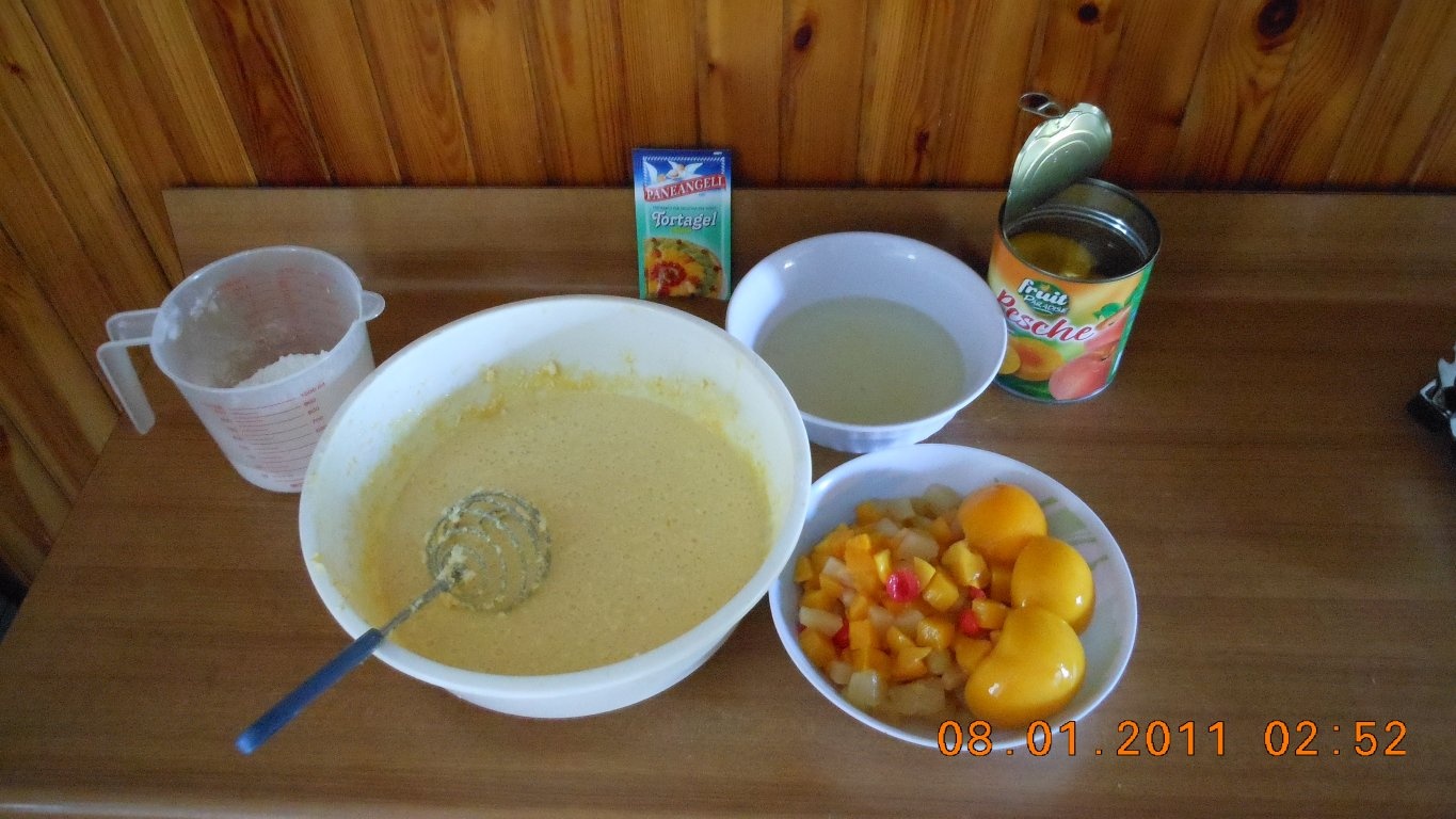 Prajitura cu crema si fructe