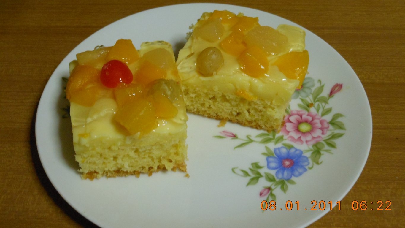 Prajitura cu crema si fructe