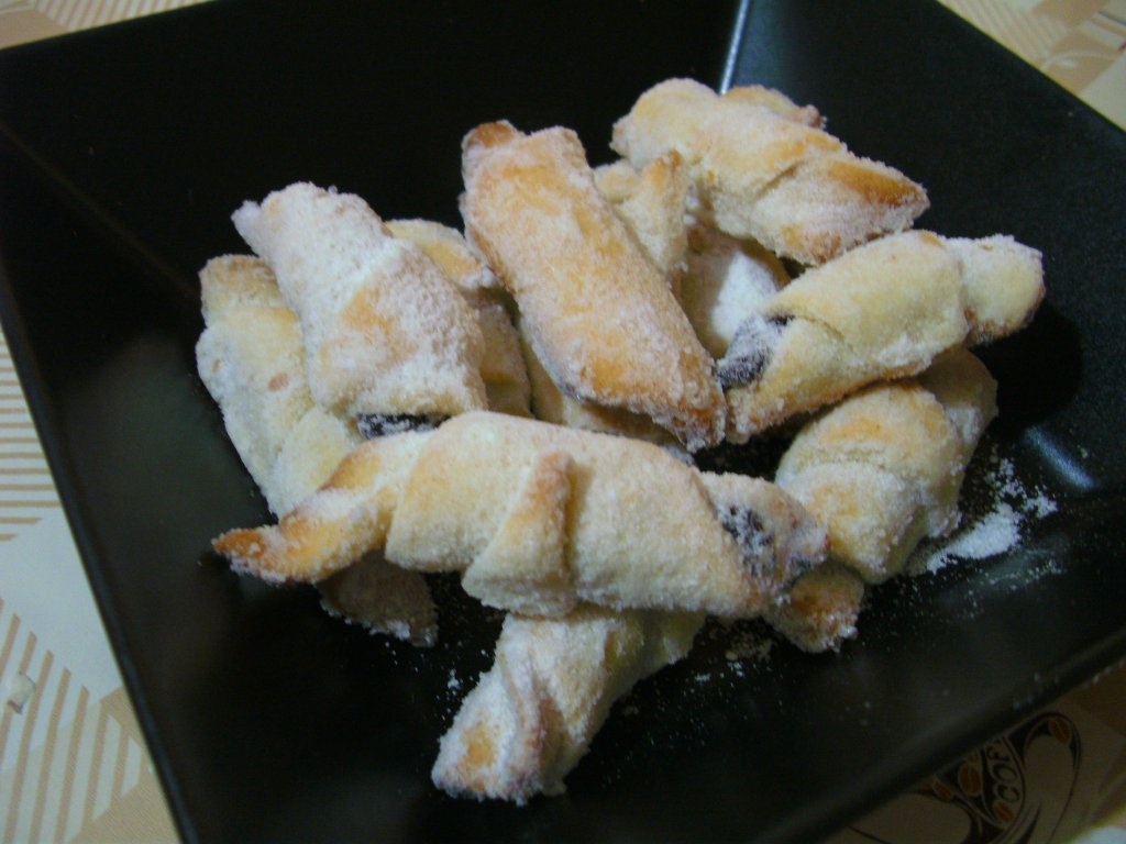 Cornulete cu gem de prune