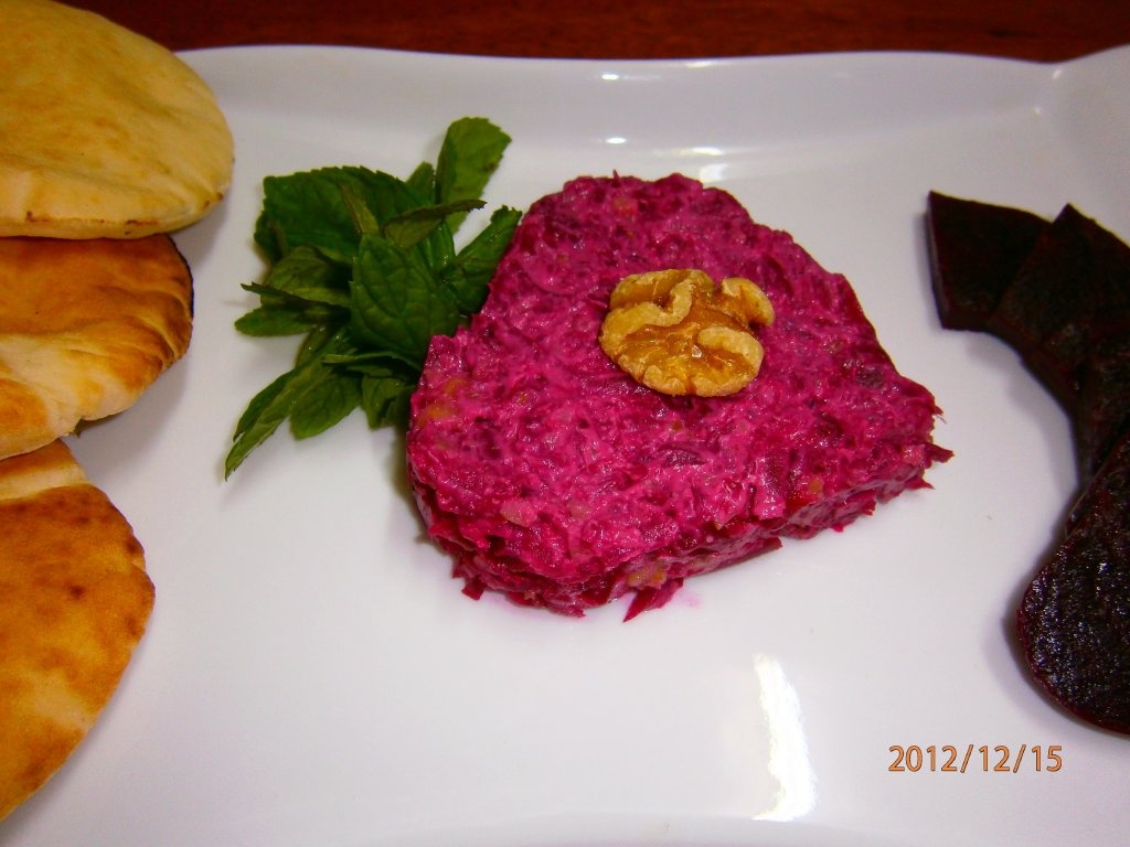 Salata de sfecla rosie specifica  Levantului -“Mutabal shamandar”