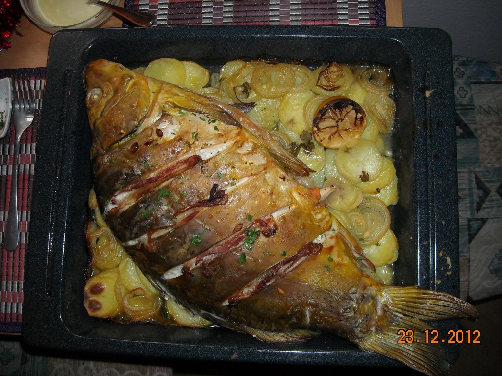 Crap la cuptor cu mujdei