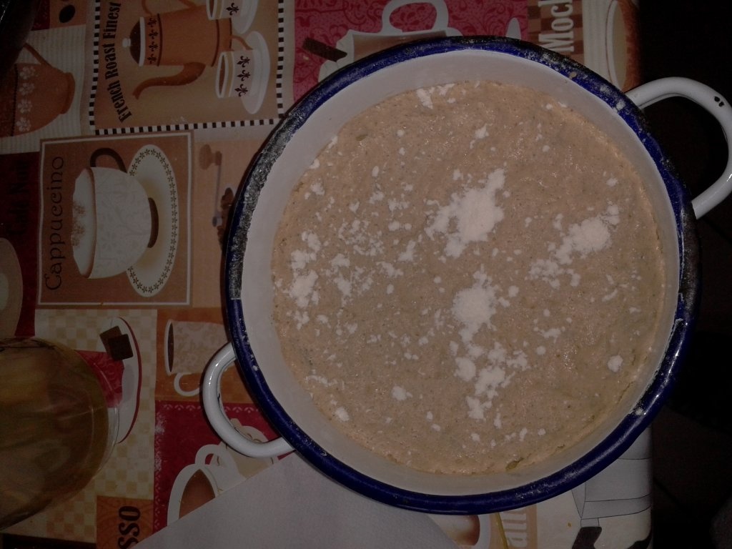 Cozonac cu nuca si stafide