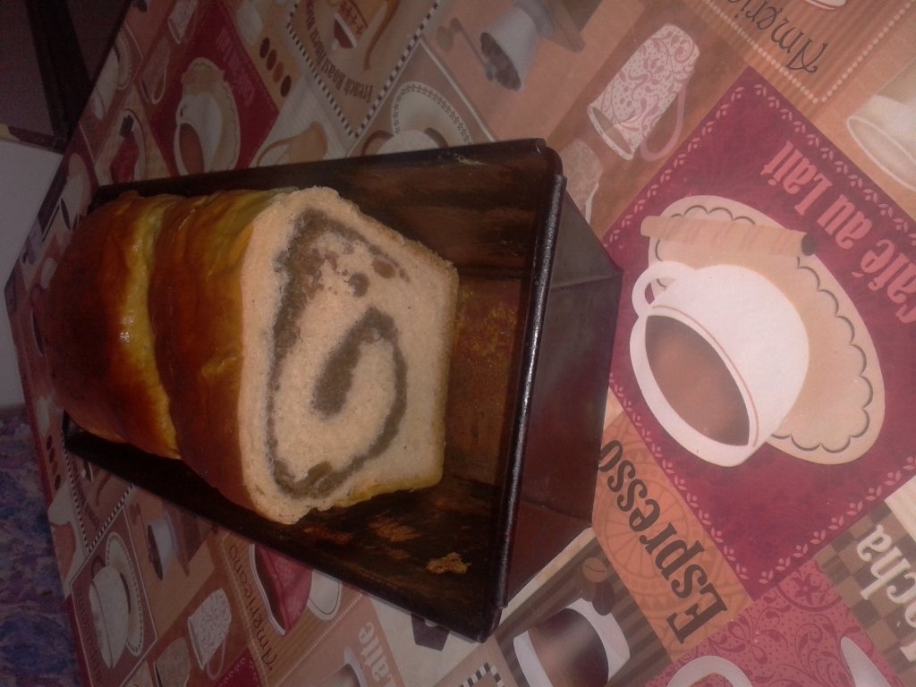 Cozonac cu nuca si stafide