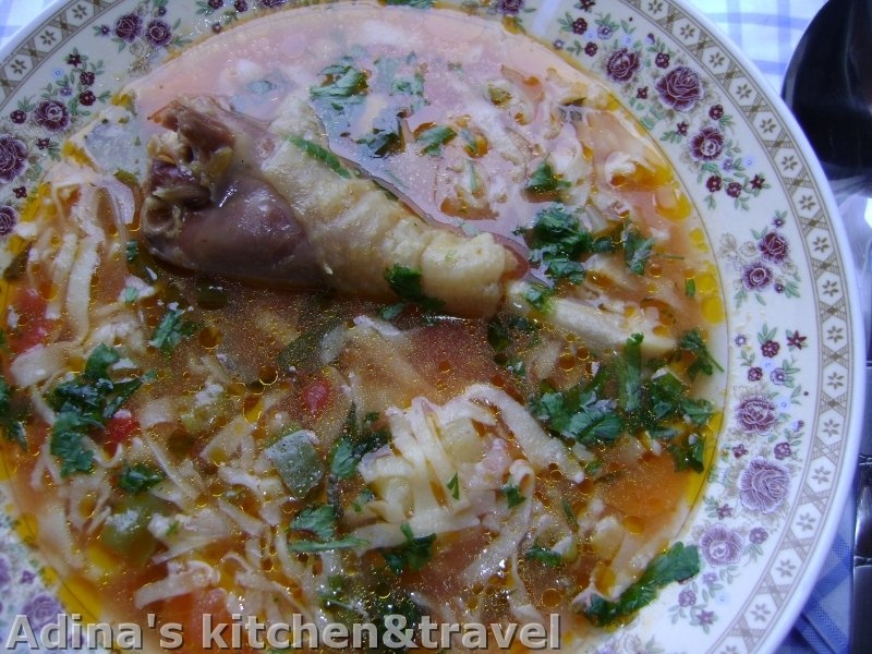 Ciorba de cocos cu taietei de casa