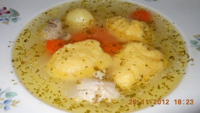Supa de pui cu galuste