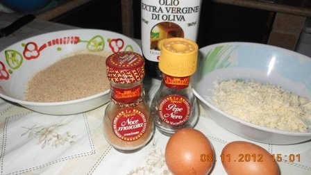 Crochete de cartofi cu salata de sfecla rosie