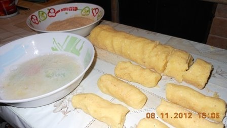 Crochete de cartofi cu salata de sfecla rosie