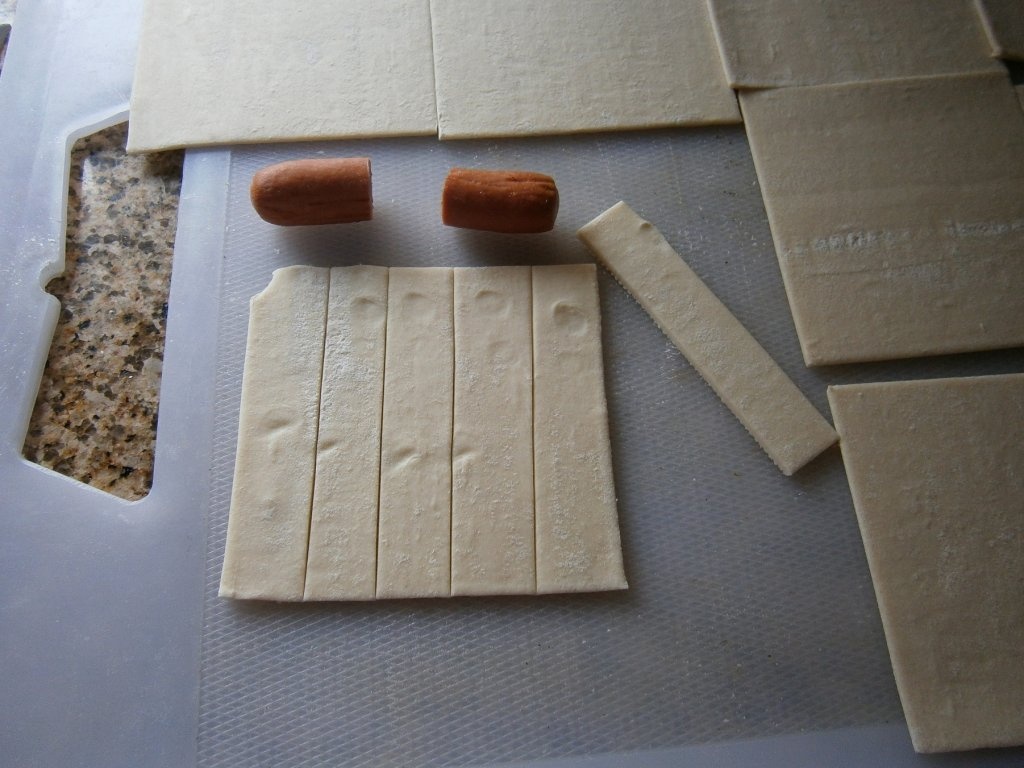 Crenvurşti in aluat de foietaj