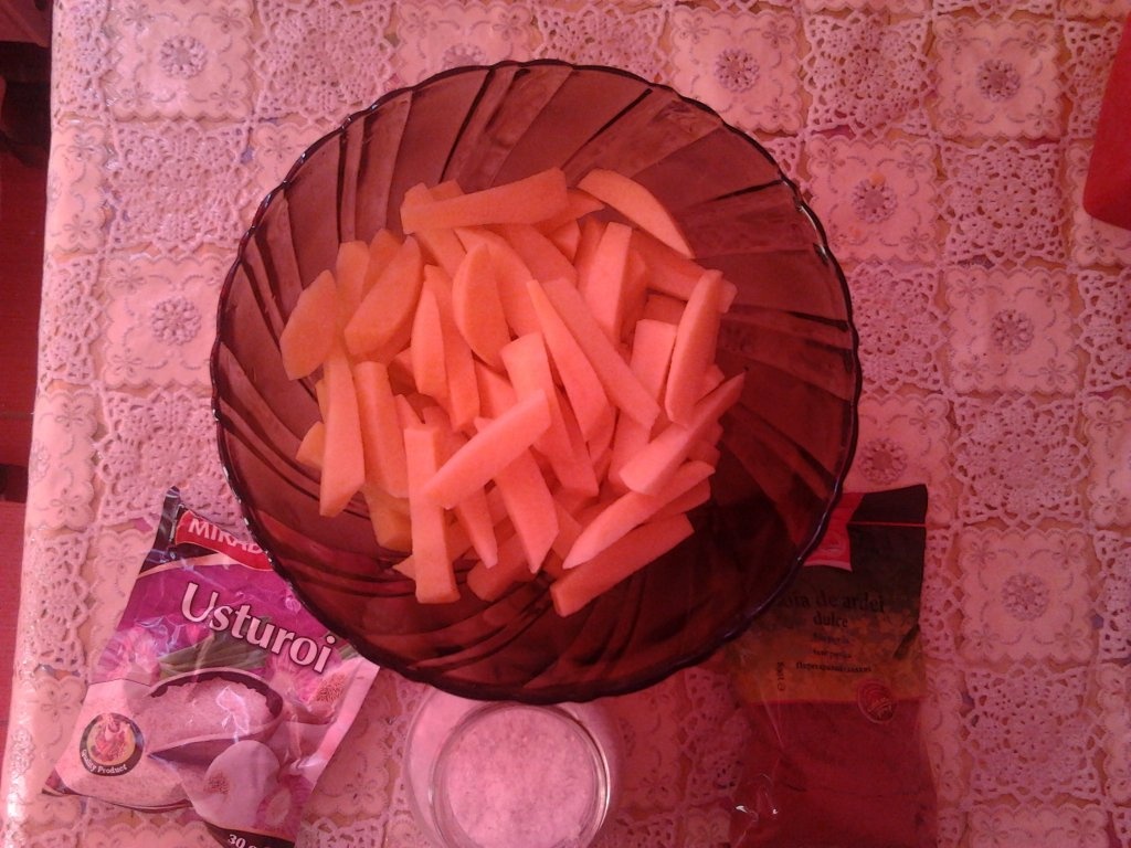 Cartofi prajiti cu boia si usturoi