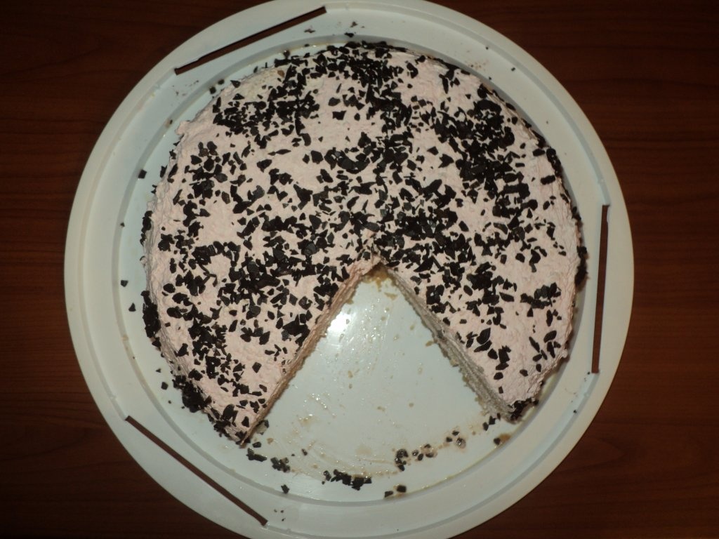 Tort cu frisca si zmeura