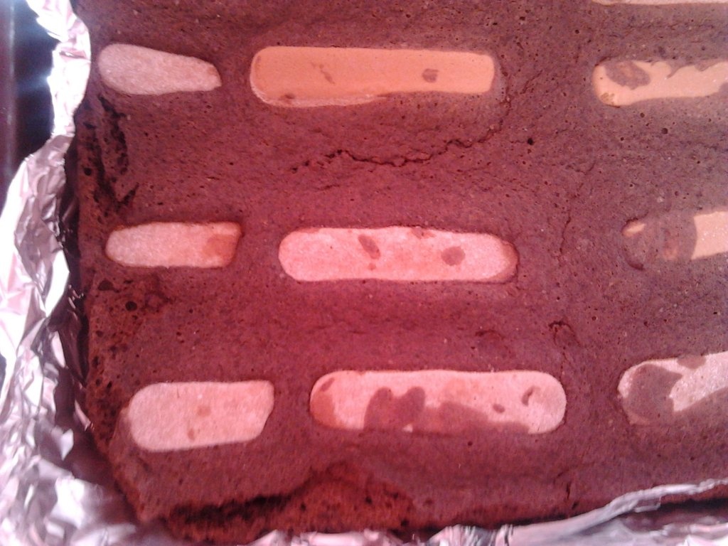 Prajitura cu piersici si piscoturi