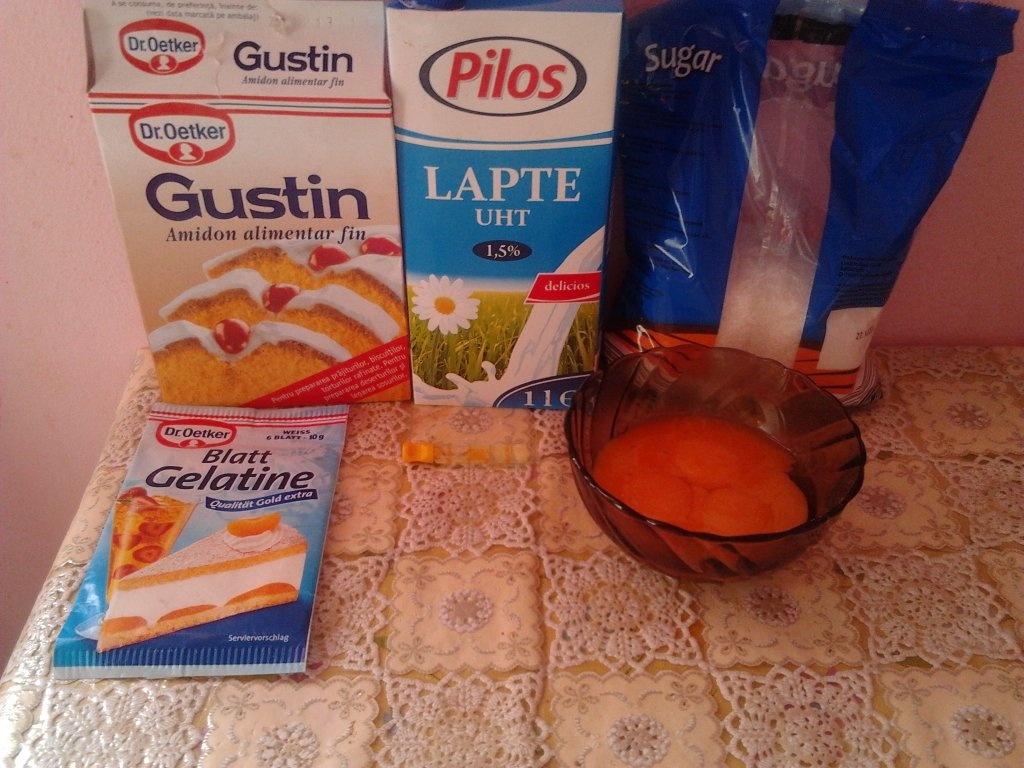 Prajitura cu piersici si piscoturi