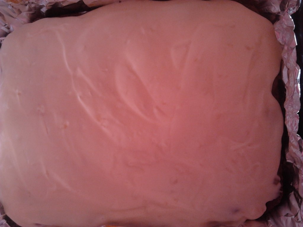 Prajitura cu piersici si piscoturi