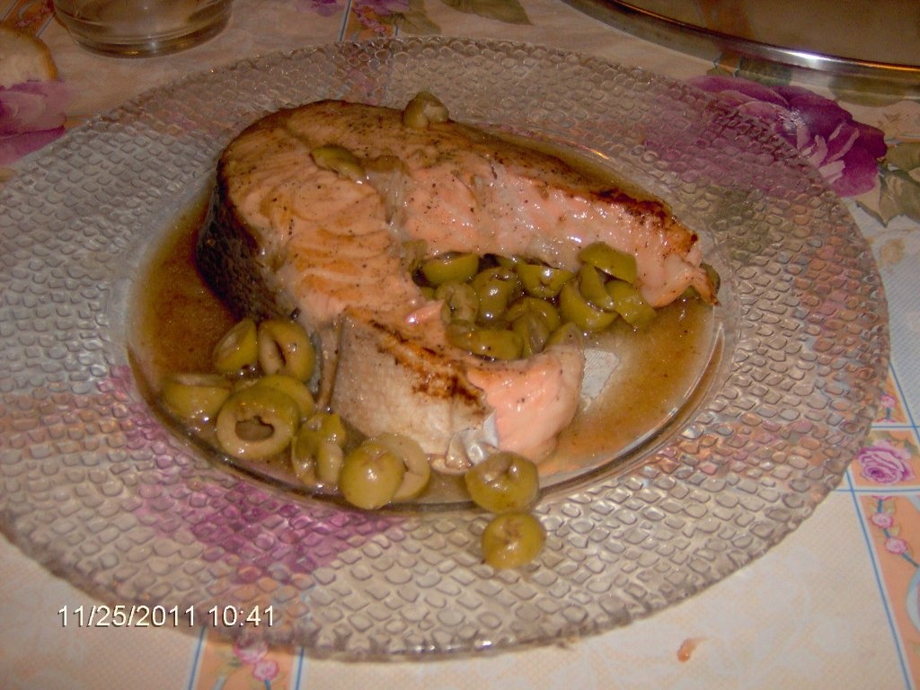 Felii de somon in sos de vin