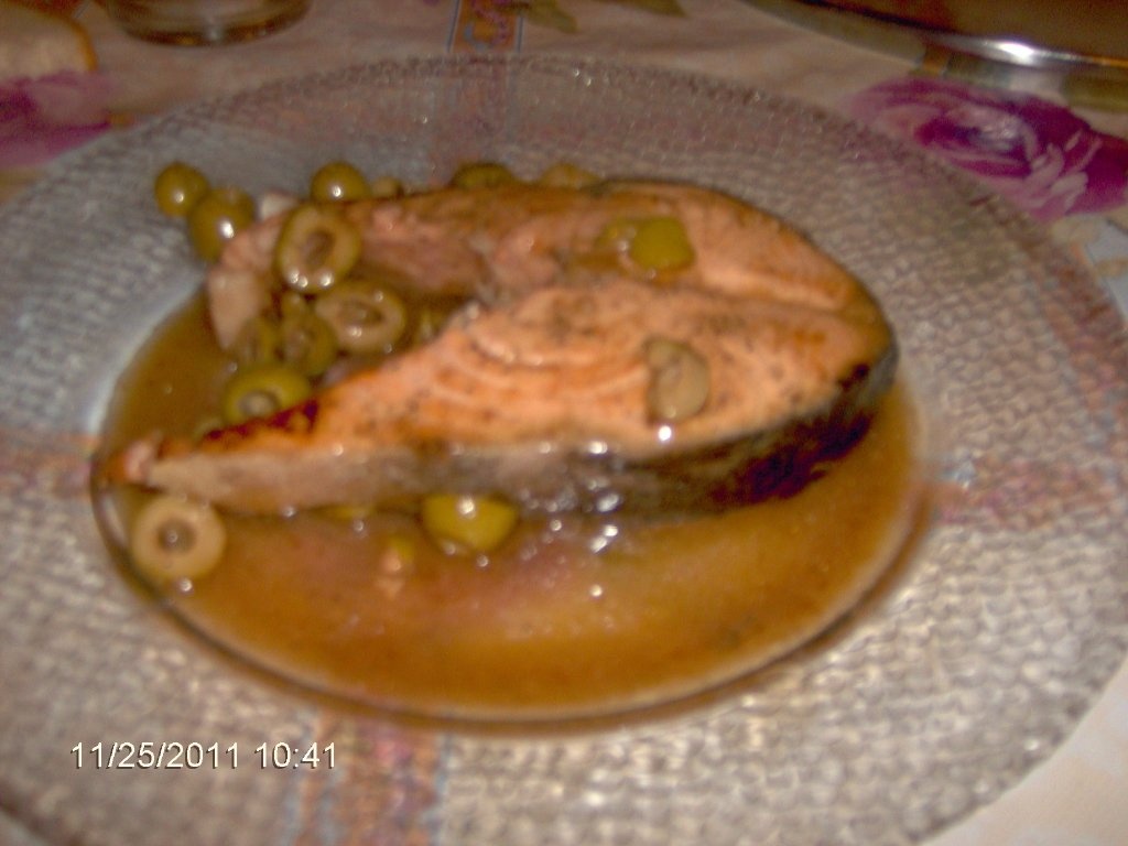 Felii de somon in sos de vin