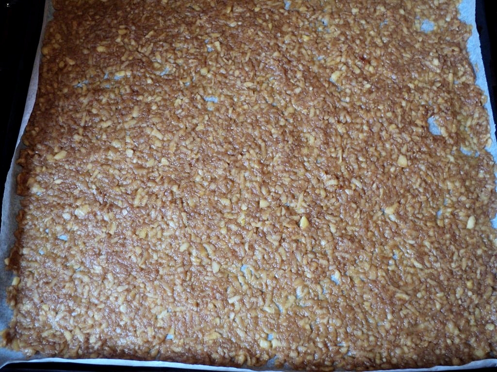 Cea mai simpla reteta de rulada cu mere – un desert delicios, rapid si usor de preparat