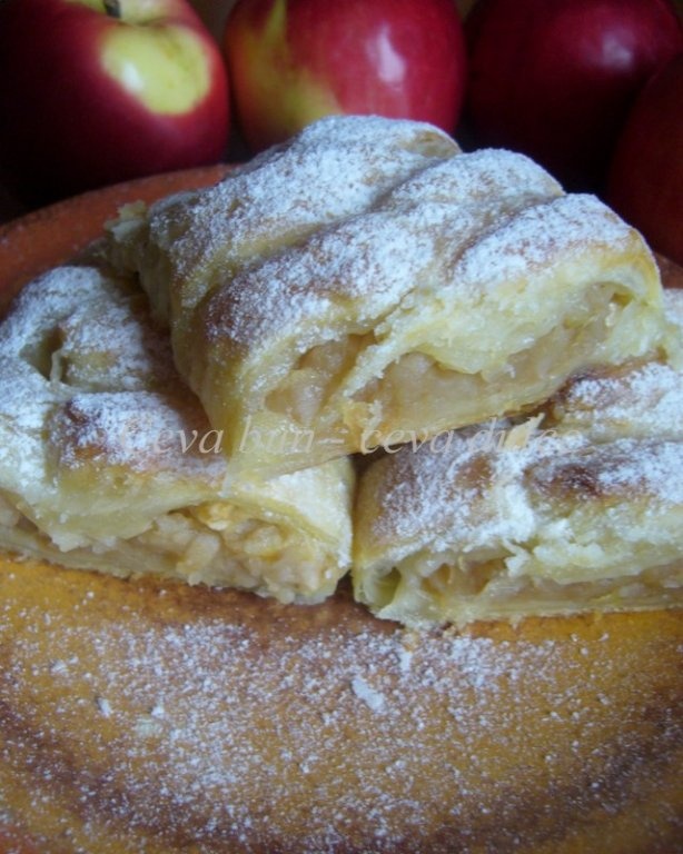 Strudel cu mere