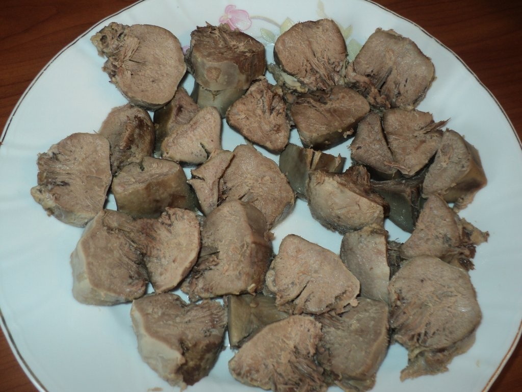 Limba de porc cu masline