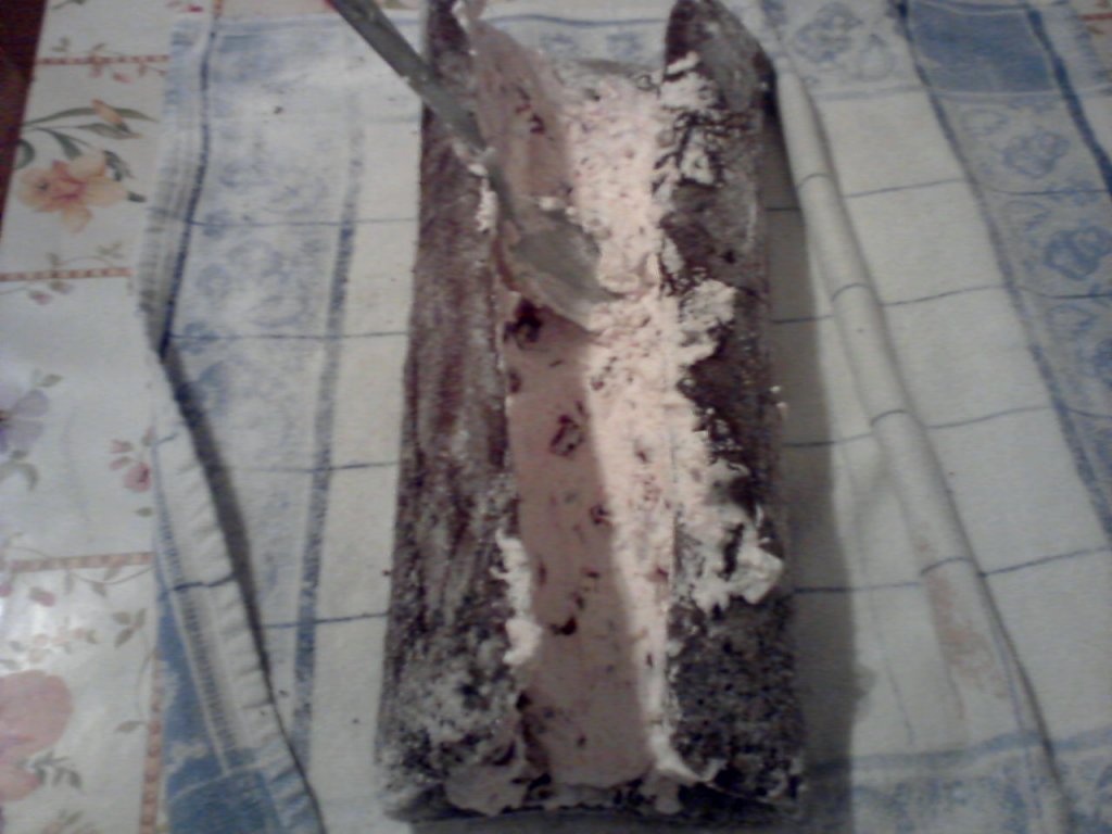 Rulada cu visine, frisca si ciocolata