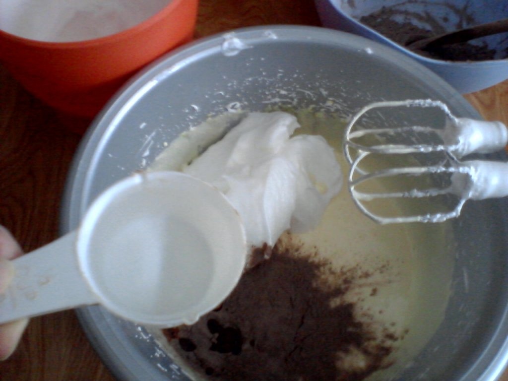 Rulada cu visine, frisca si ciocolata