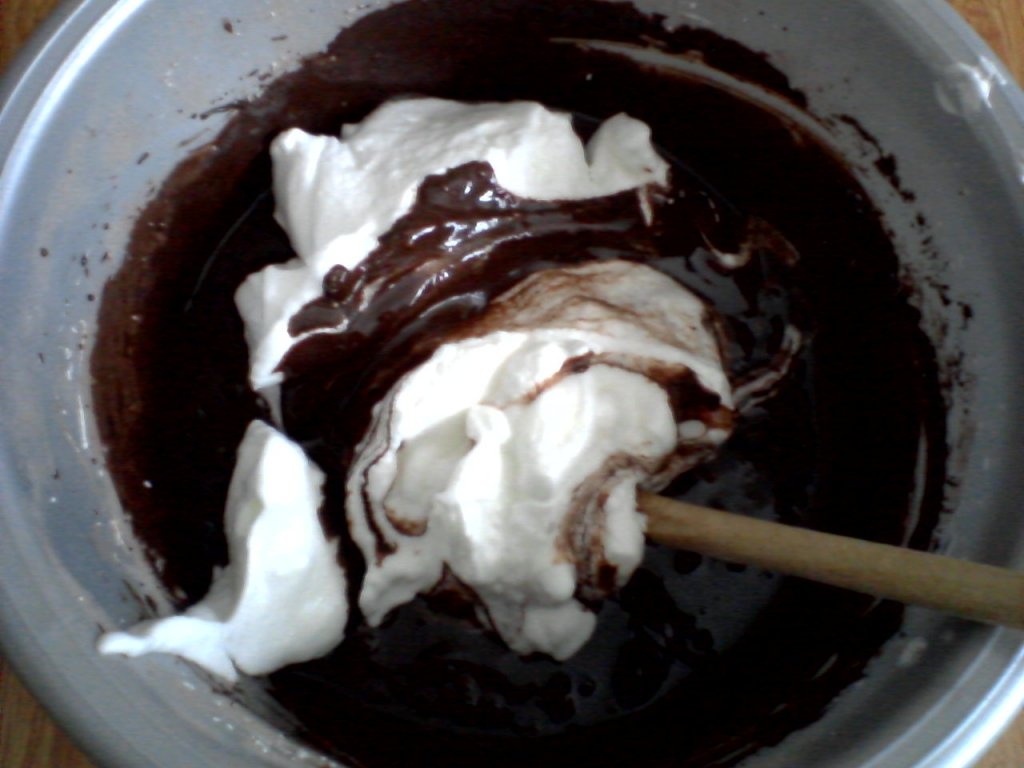 Rulada cu visine, frisca si ciocolata