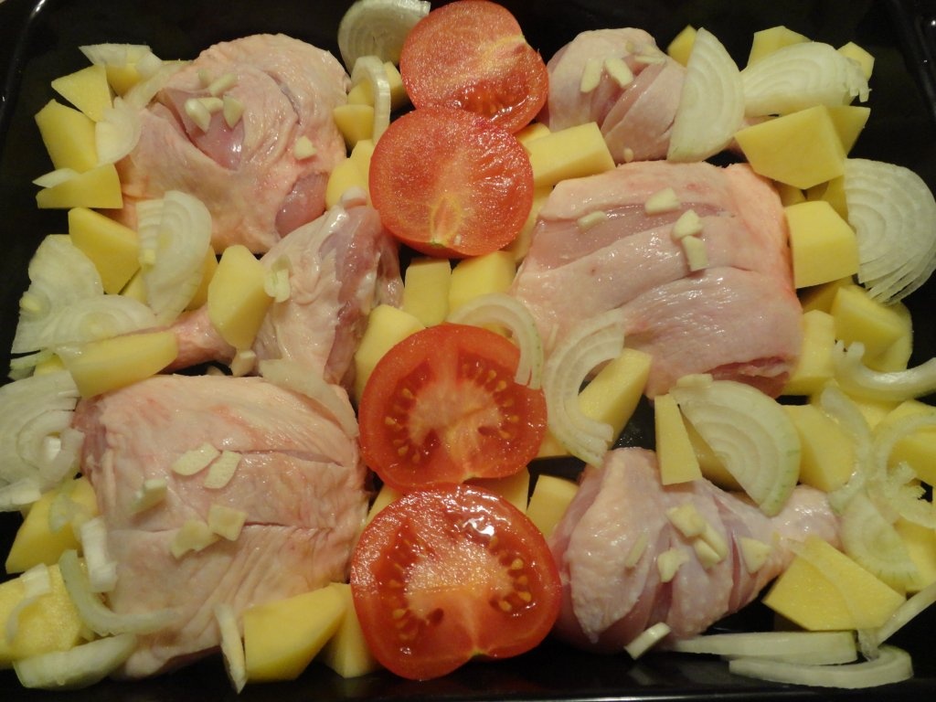 Pui cu cartofi, la cuptor