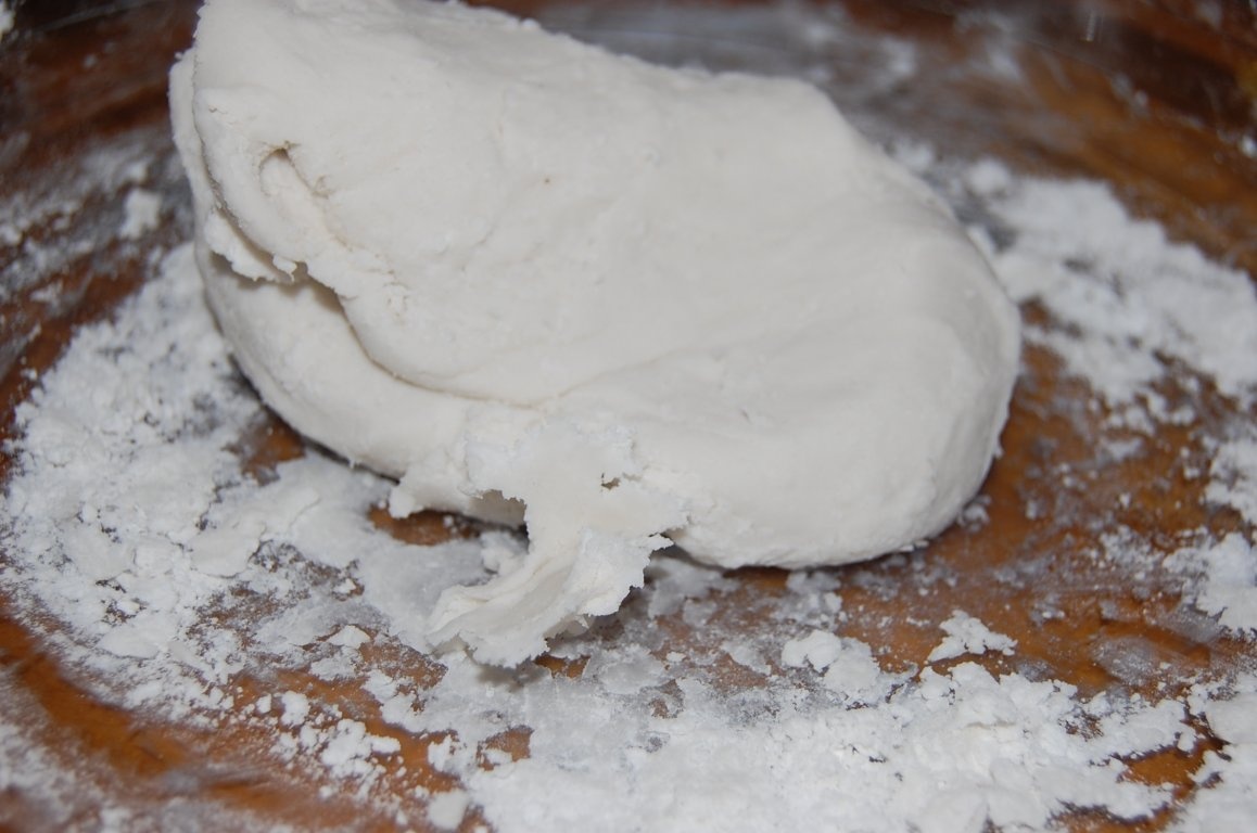 Gum Paste sau reteta bazica pentru modelaj in pasta de zahar