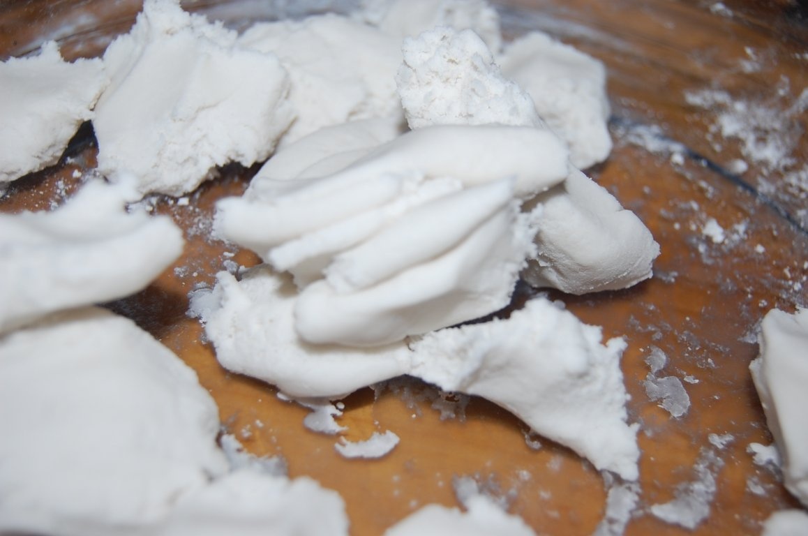 Gum Paste sau reteta bazica pentru modelaj in pasta de zahar