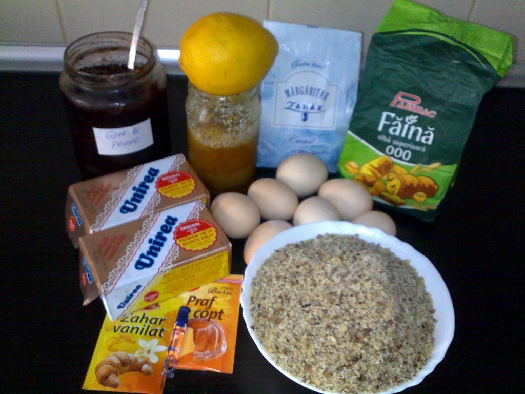 Prajitura cu gem si crema de nuci