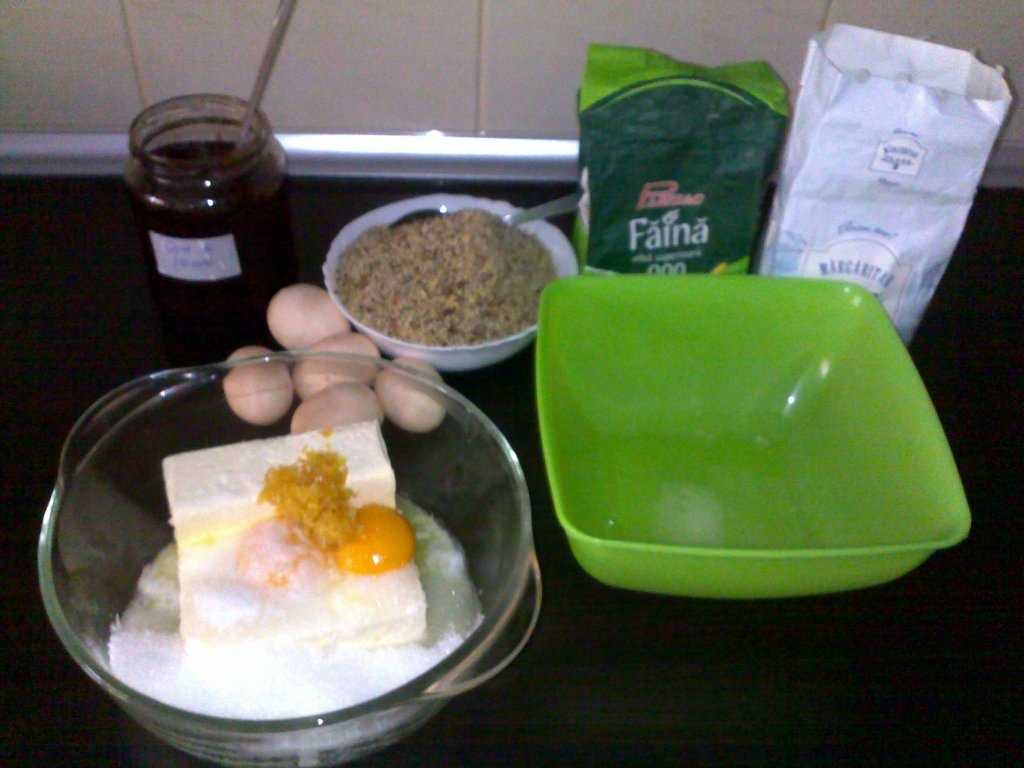 Prajitura cu gem si crema de nuci