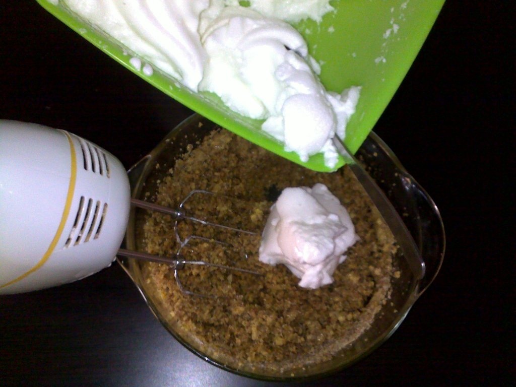 Prajitura cu gem si crema de nuci