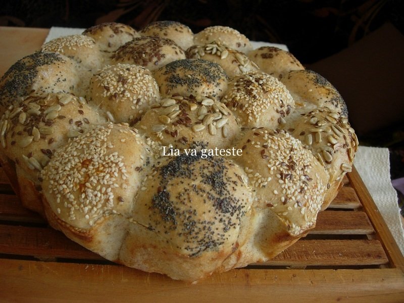 Paine"floare" cu tarate si seminte