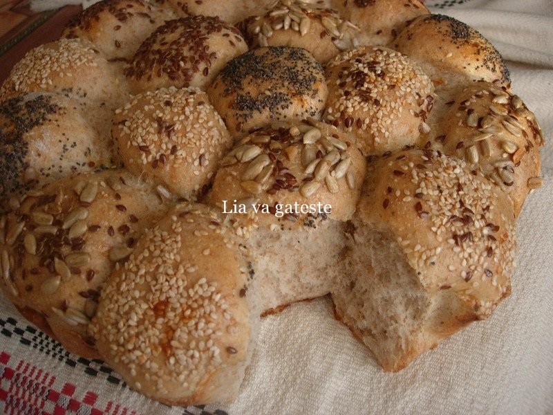 Paine"floare" cu tarate si seminte