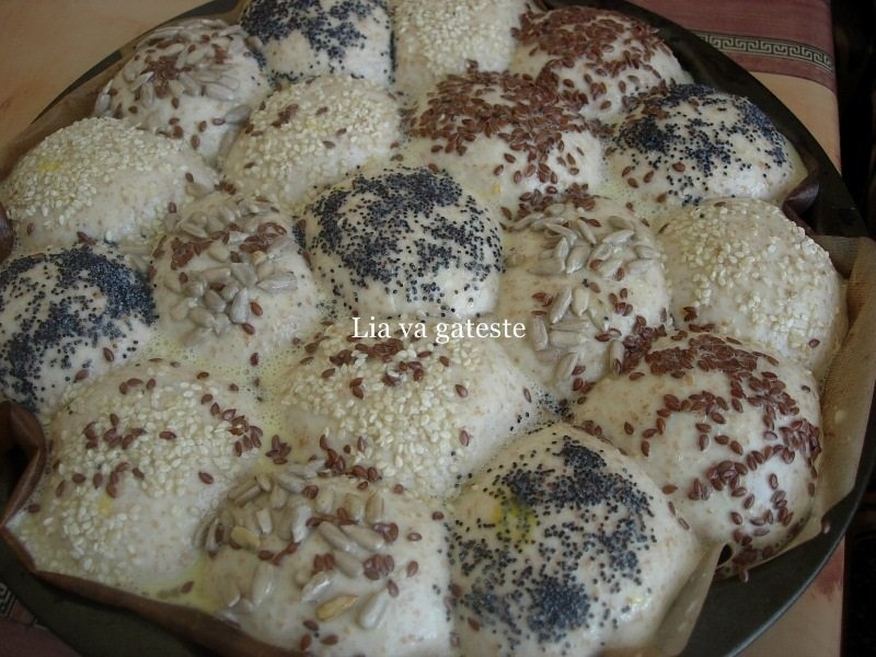 Paine"floare" cu tarate si seminte