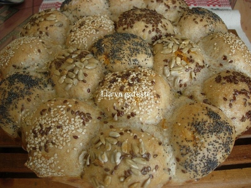 Paine"floare" cu tarate si seminte