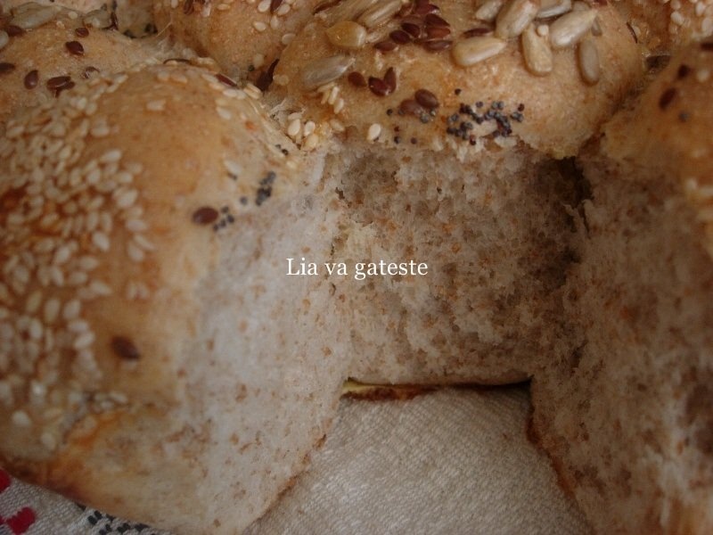 Paine"floare" cu tarate si seminte