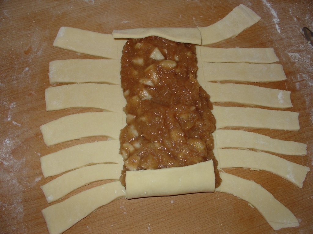 Strudel cu mere impletit
