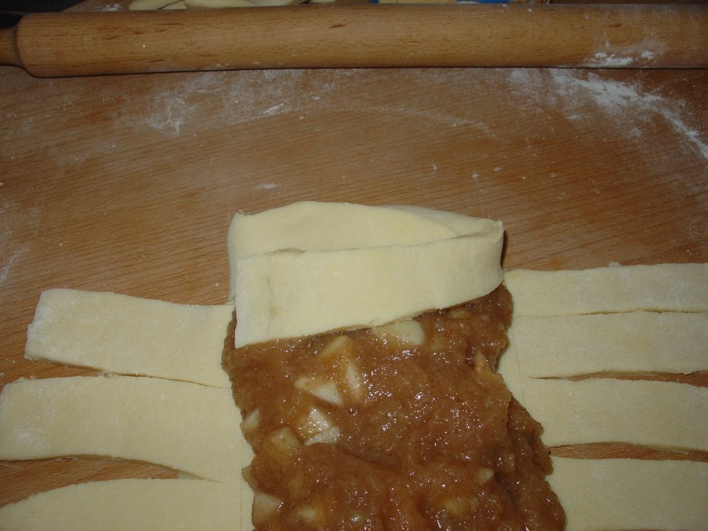 Strudel cu mere impletit